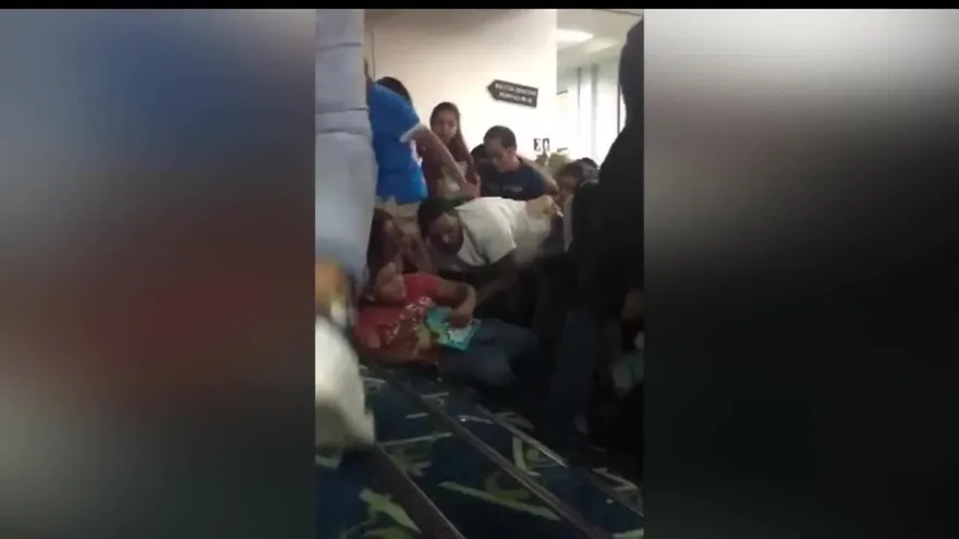 Niños golpeados en confuso incidente en la Feria del Libro