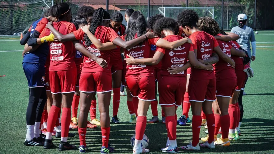 Con las incorporaciones de Lineth Cedeño y Marta Cox la sele femenina está completa