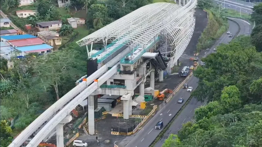 Construcción de la estación del Metro en Loma Cová.
