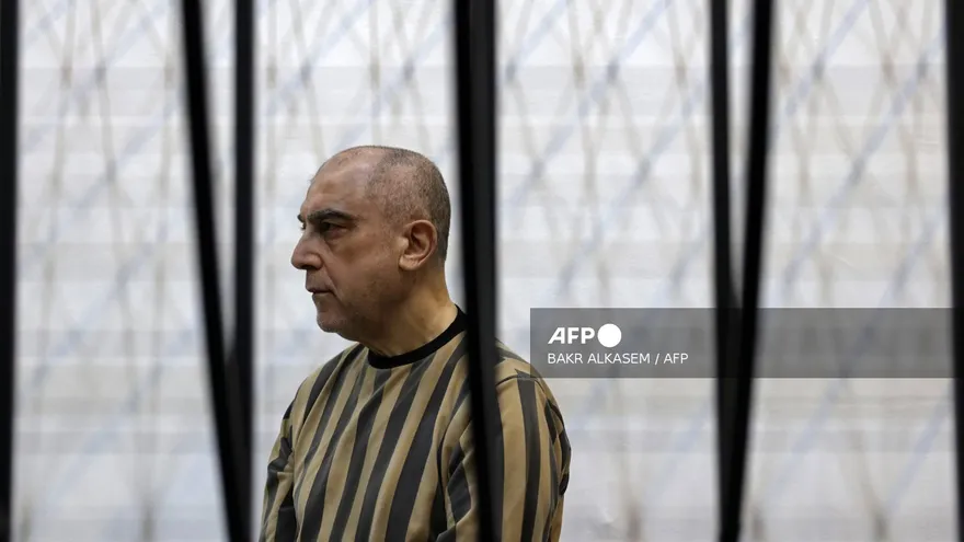 El exjefe de seguridad política de la provincia de Daraa, en el sur de Siria, Atif Najib, asiste a la primera sesión del juicio en el Palacio de Justicia de Damasco, el 26 de abril de 2026.