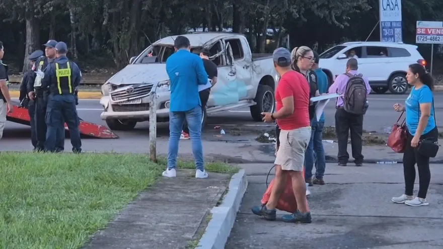 El vehículo 4x4 en el que la joven sufrió el accidente y murió.