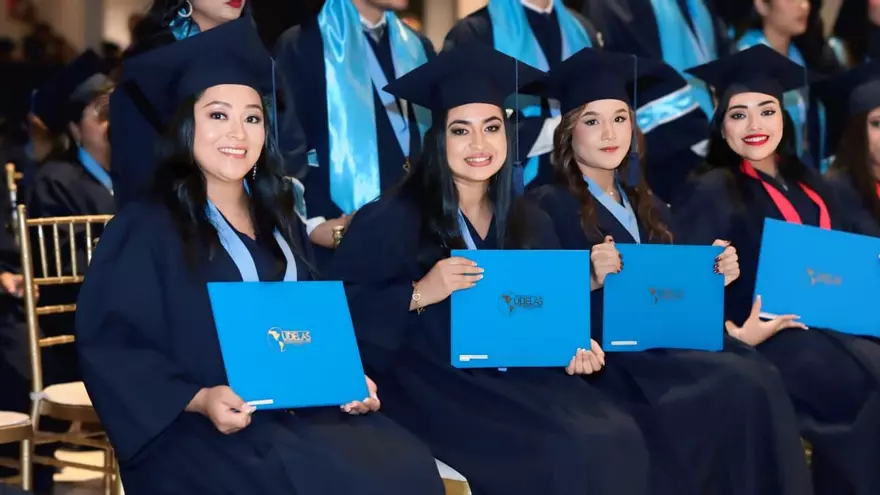 Universidad Especializada de las Américas gradúa a 336 estudiantes de Veraguas