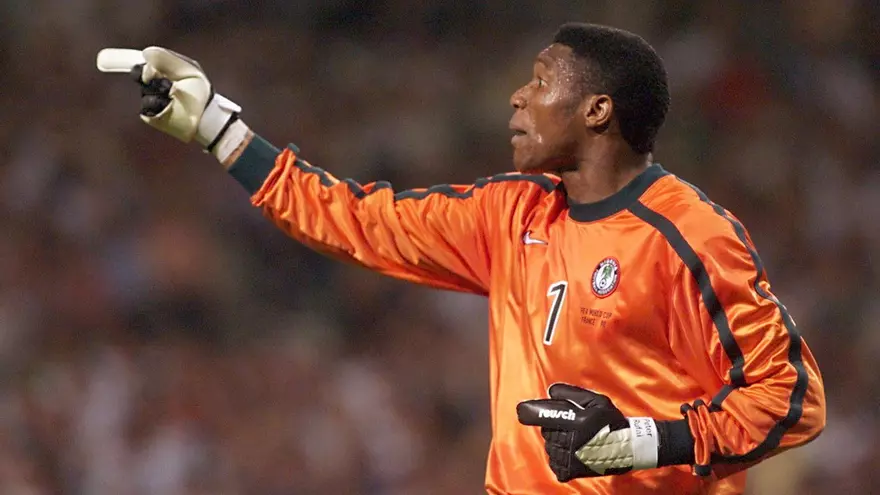 Peter Rufai guardameta de la seleccion de Nigeria