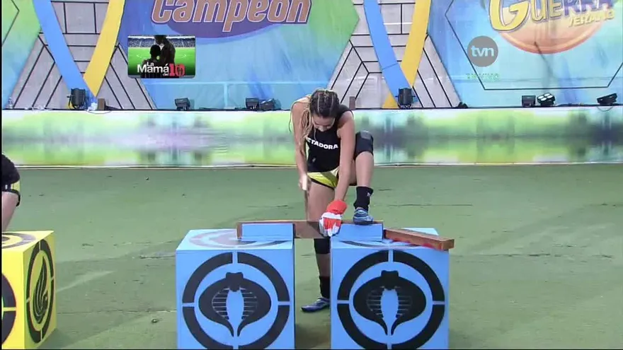 ¡Julia Honings logra salvarse en el circuito de cubos y con el serrucho en mano!