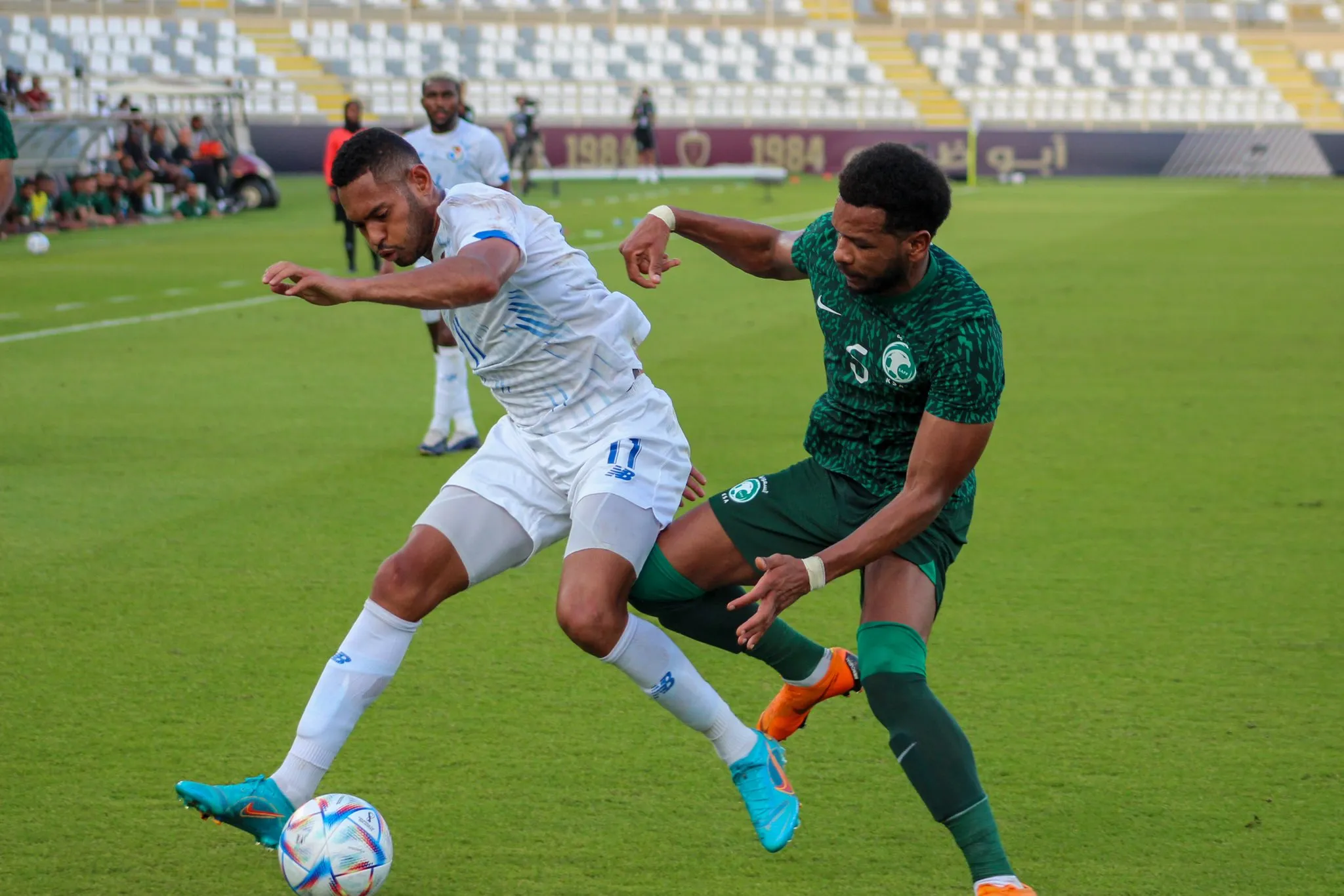 Ismael Díaz (i) durante el partido amistoso entre Panamá y Arabia Saudita
