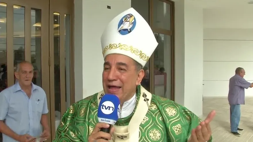 Monseñor Ulloa envía mensaje a los padres en su día