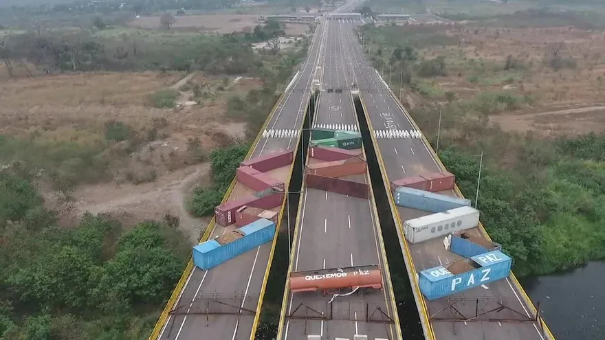 Venezuela refuerza bloqueo de puente fronterizo con Colombia