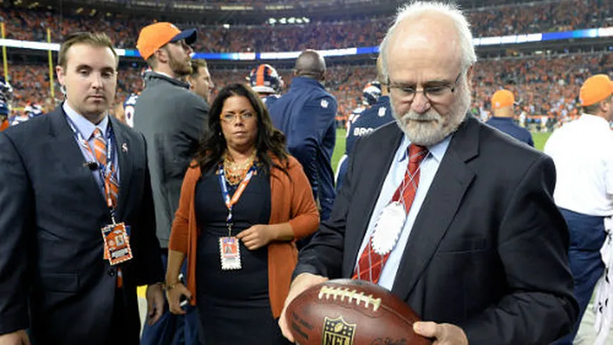 Balón récord de Manning irá al Salón de la Fama