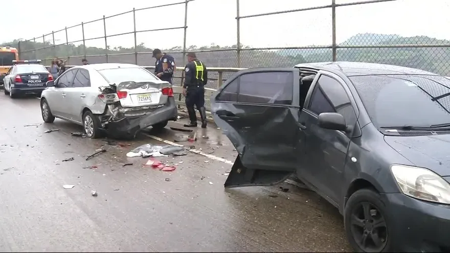 Accidente múltiple en la vía Centenario
