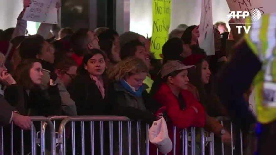 Trump “no es mi presidente”, gritan miles de manifestantes
