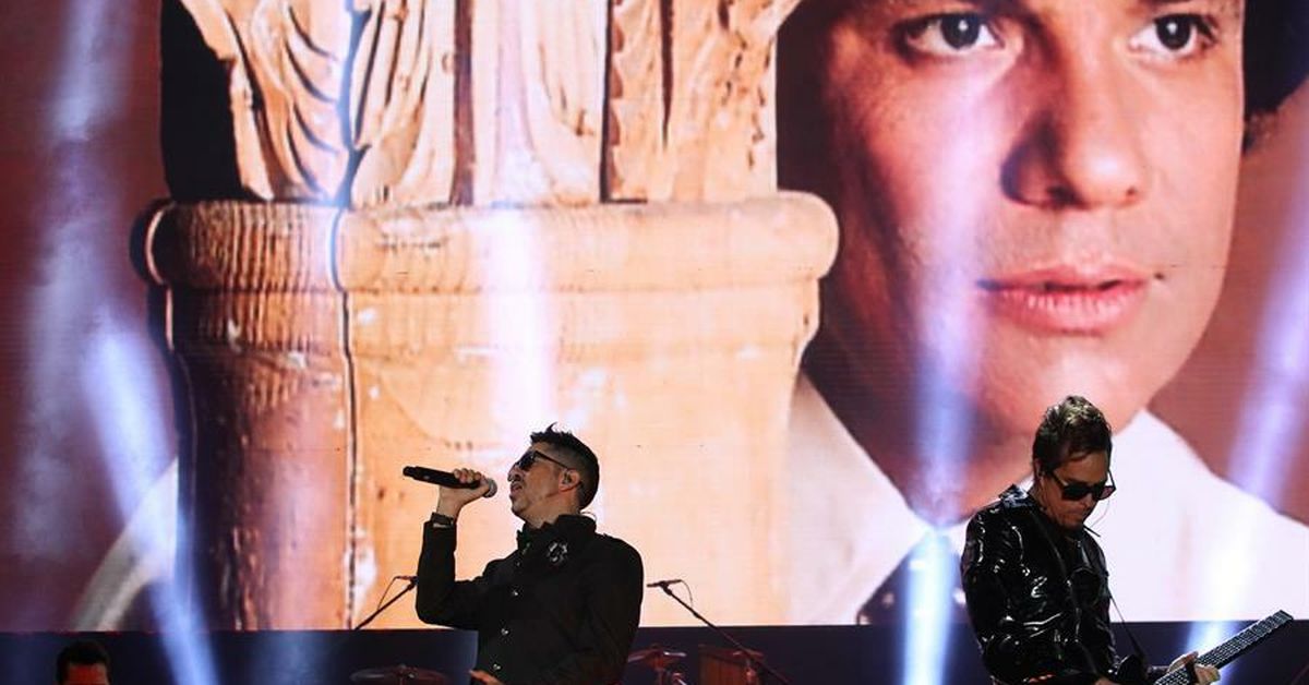 'Qué triste, fue decirnos adiós', canta México en homenaje a José José