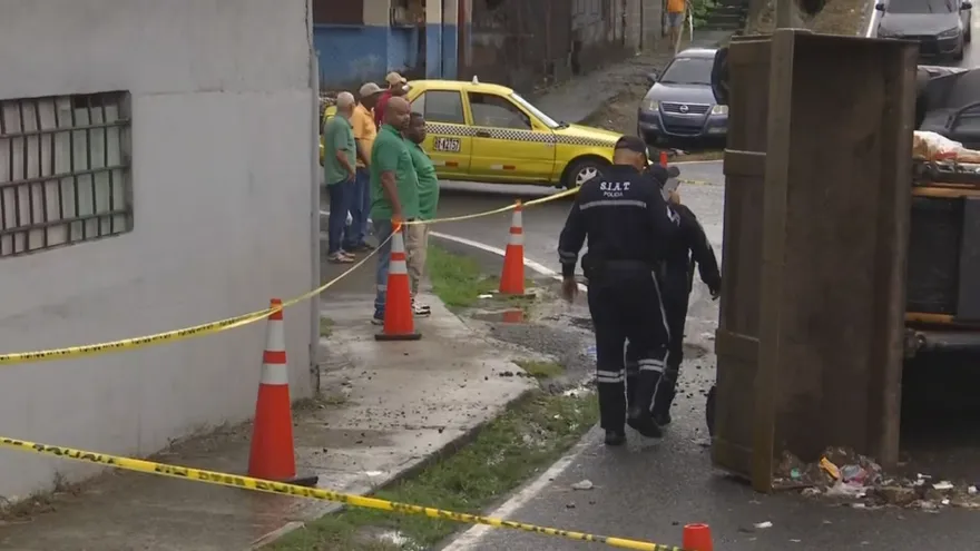 Un muerto y un herido tras vuelco de retroexcavadora