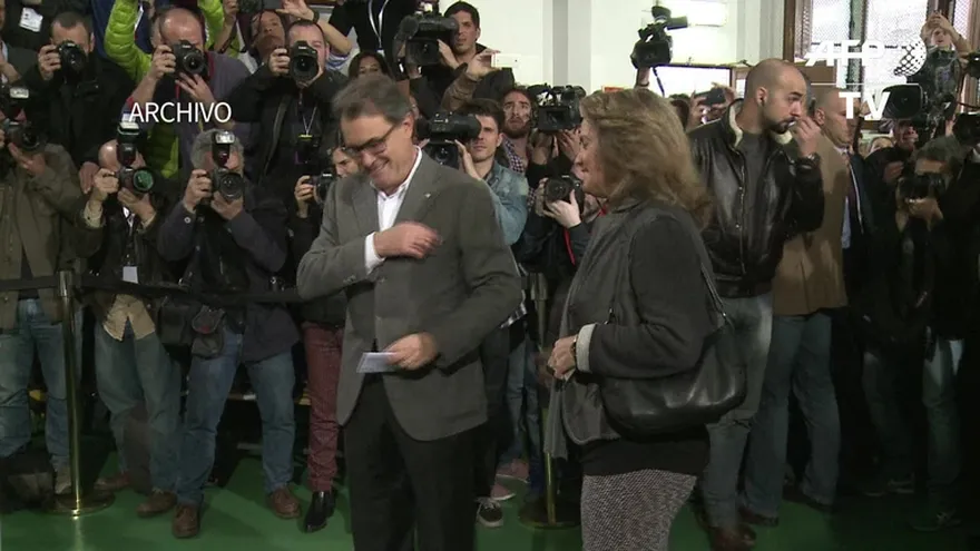 Imputan a presidente catalán por consulta independentista