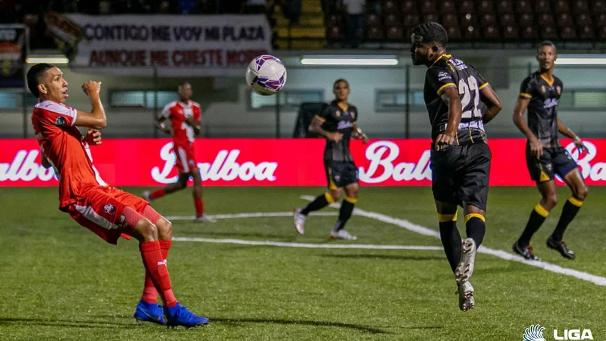 San Francisco y Plaza mantienen distancias tras empate en el 'Muquita'
