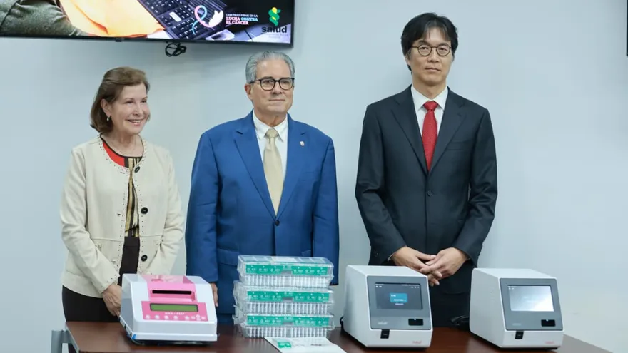 Minsa recibe equipos para detectar cáncer cervicouterino