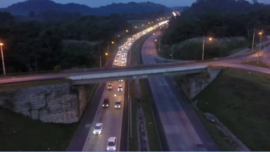 Tranque en puente Centenario y de Las Américas