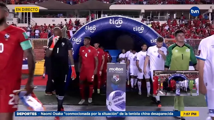 Fanáticos derriban cerca de seguridad previo al Panamá-El Salvadorv