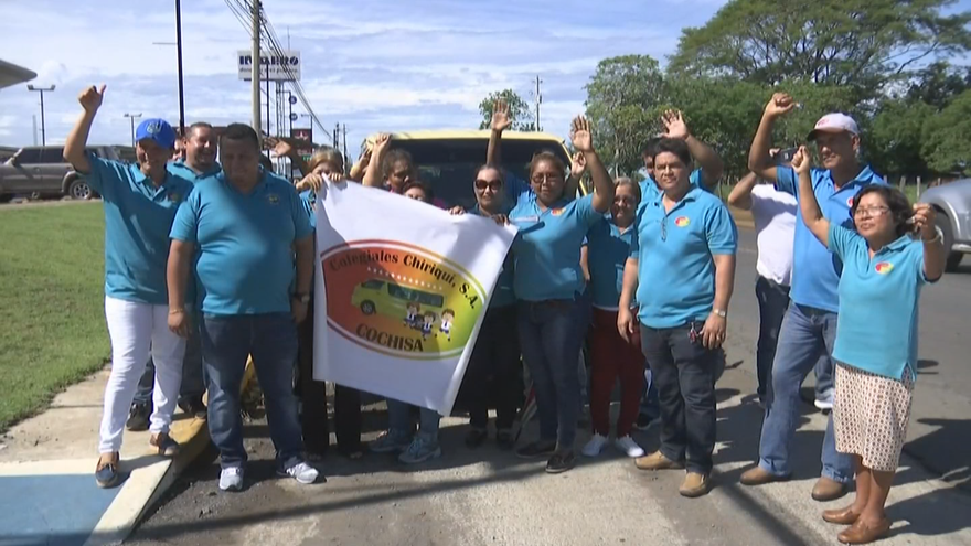 Asociación de Busitos Colegiales de Chiriquí realiza caravana en protesta contra la ATTT