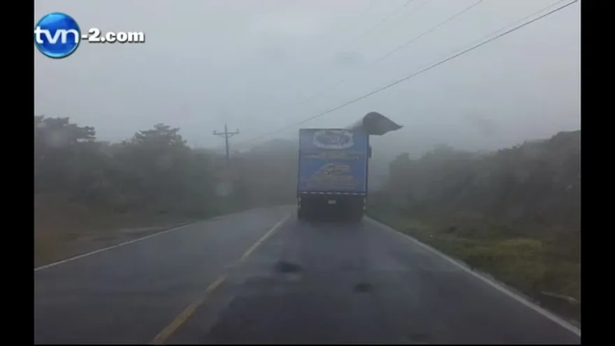 Techo de contenedor en Bocas del Toro se desprende por fuertes vientos