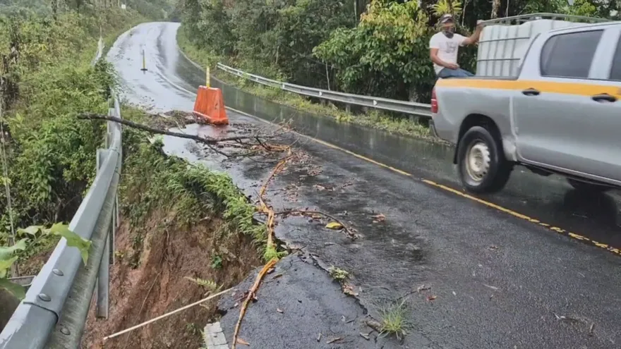 Vía colapsada en Boca La Mina, Coclé