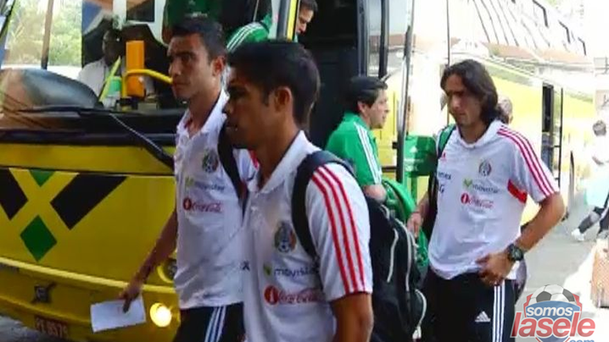 La selección de México fue recibida por algunos fanáticos