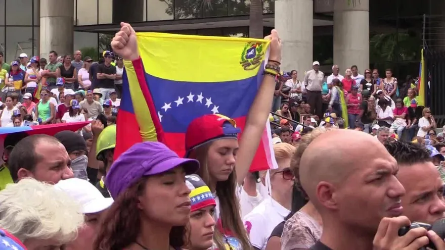 Opositores marchan y oran “por la paz” de Venezuela