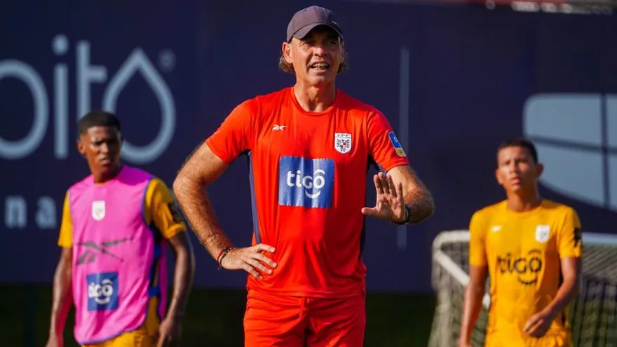 Leonardo Pipino entrenador de la selección Panamá