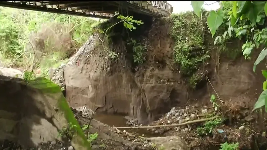 Crecida de una quebrada provoca colapso de  vado en Chiriquí