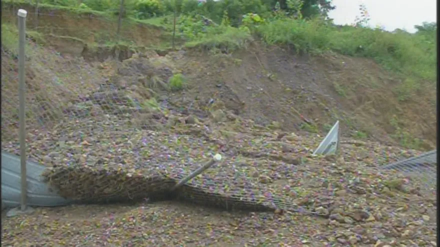 Deslizamiento de tierra afecta residencias de una barriada en Veraguas