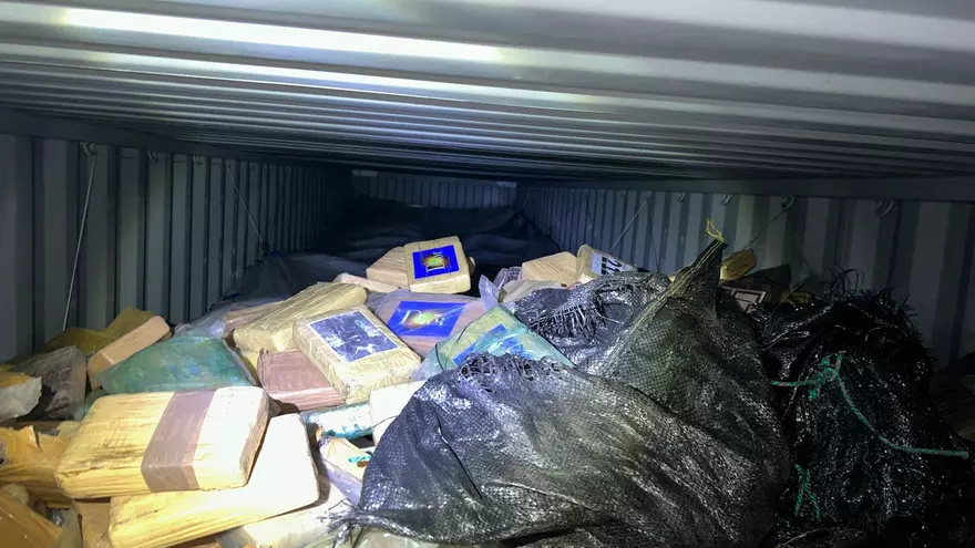 Decomiso de drogas dentro de un contenedor en la terminal portuaria Bahía Las Minas