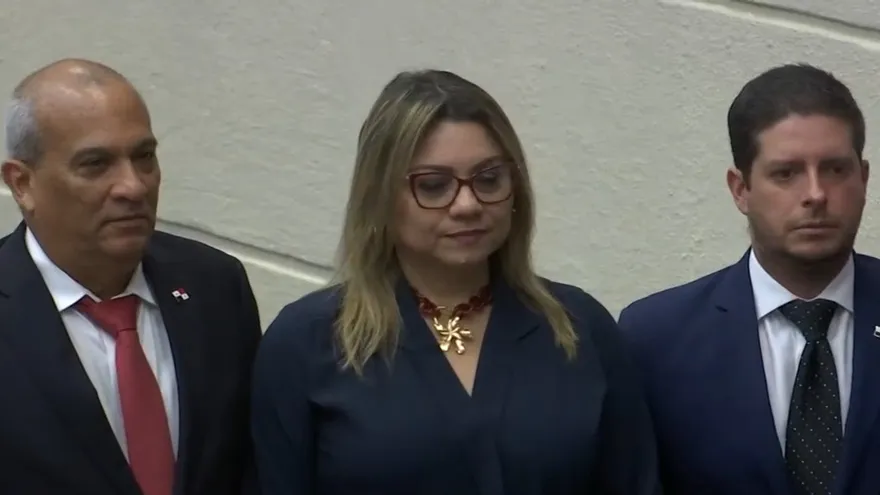 Reacciones tras aprobación de contrato minero