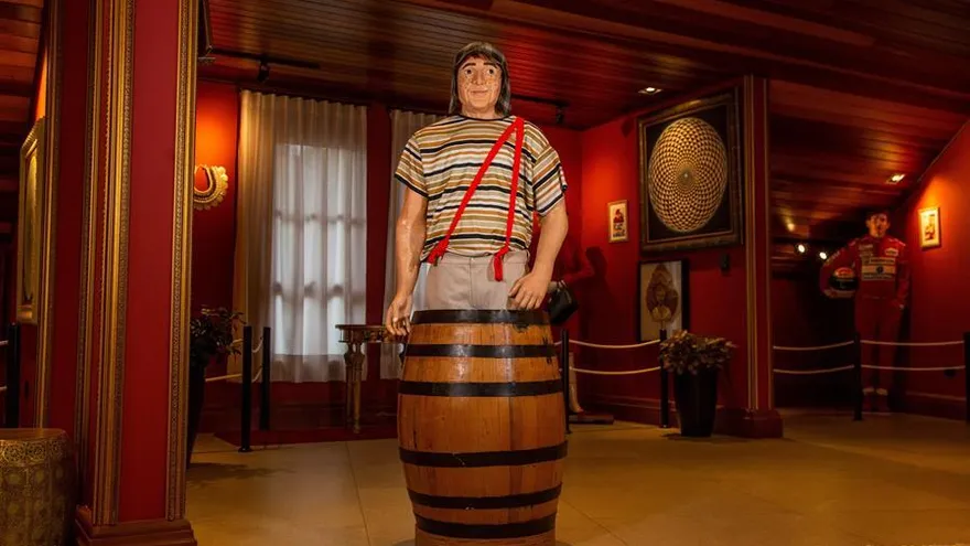 Fotografía sin fecha, cedida que muestra la escultura del personaje "El Chavo del Ocho", en el Museo Arlindo en Rolandia (Brasil)