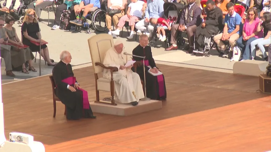 "Tengo el corazón roto por esta matanza": Papa Francisco