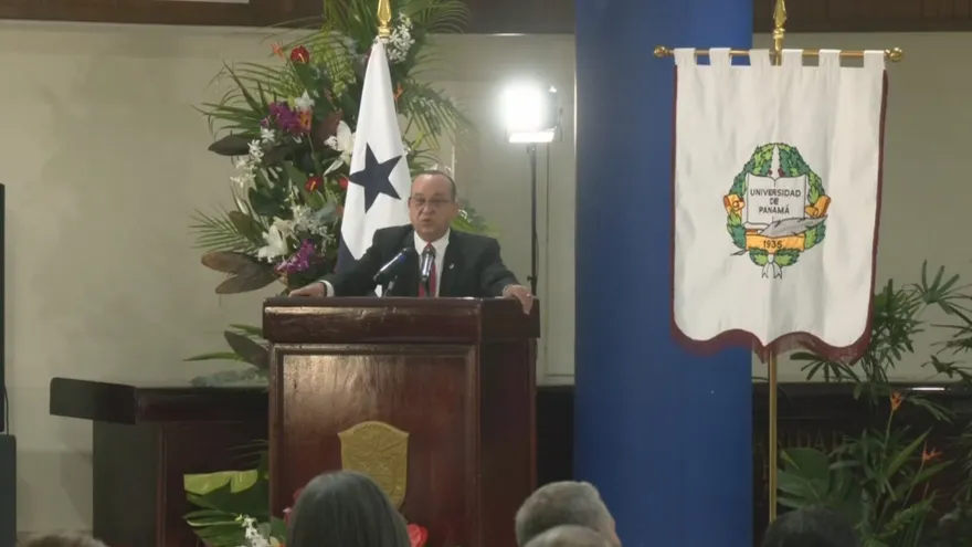 Rector Eduardo Flores destaca avances científicos y ejecución del 87% del presupuesto de la Universidad de Panamá