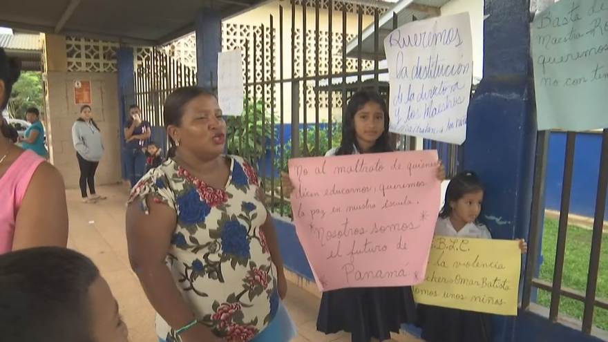 Padres de familia en Chiriquí reclaman cintillo para cobrar Beca Universal