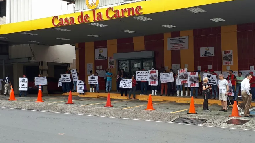 Protesta en la calle Arturo Motta.