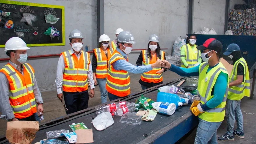Firman contrato en pro del medioambiente
