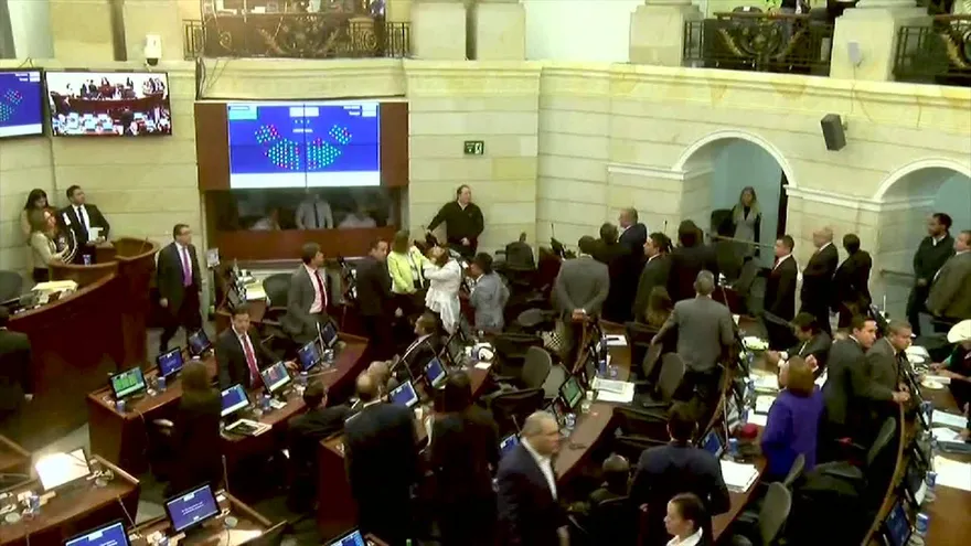 Congreso de Colombia paralizado por ratones