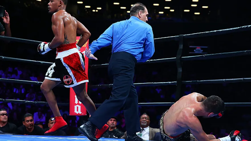 Jacobs mostró su pegada, pero también tocó la lona.