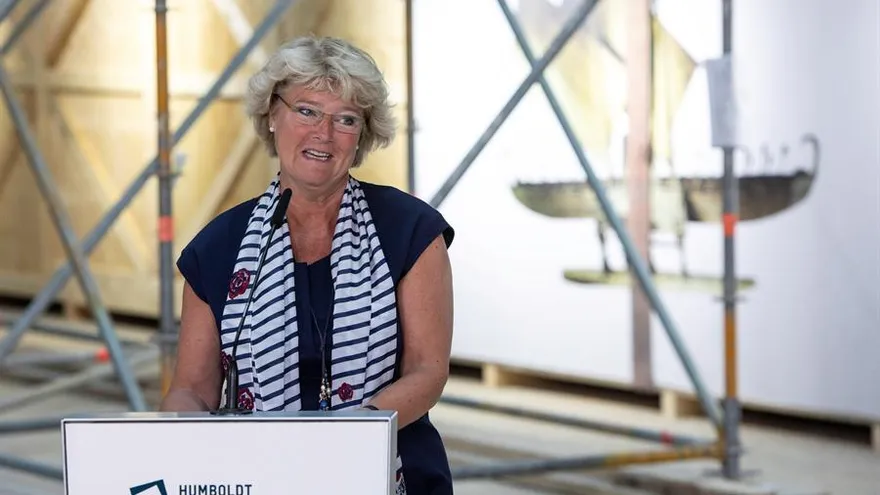 La ministra de Cultura, Monika Grütters, pronuncia un discurso en el Palacio Real de Berlín, Alemania.
