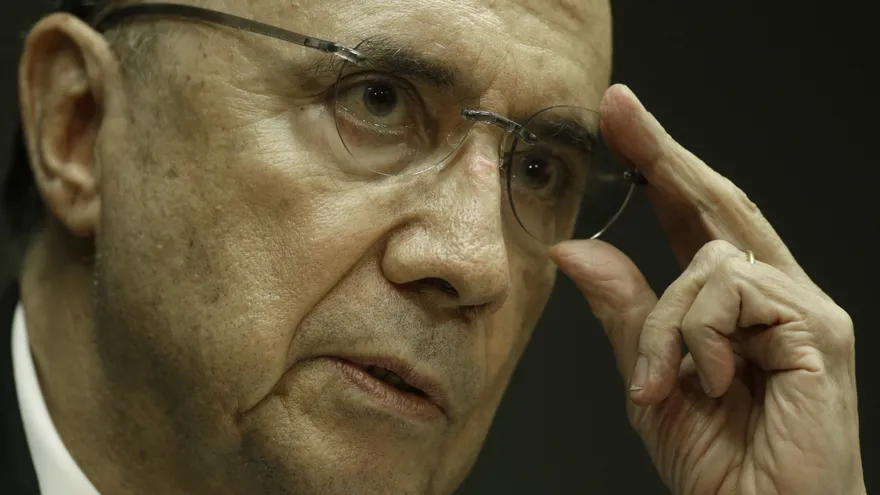 El ministro de Hacienda de Brasil, Henrique Meirelles, habla durante una rueda de prensa