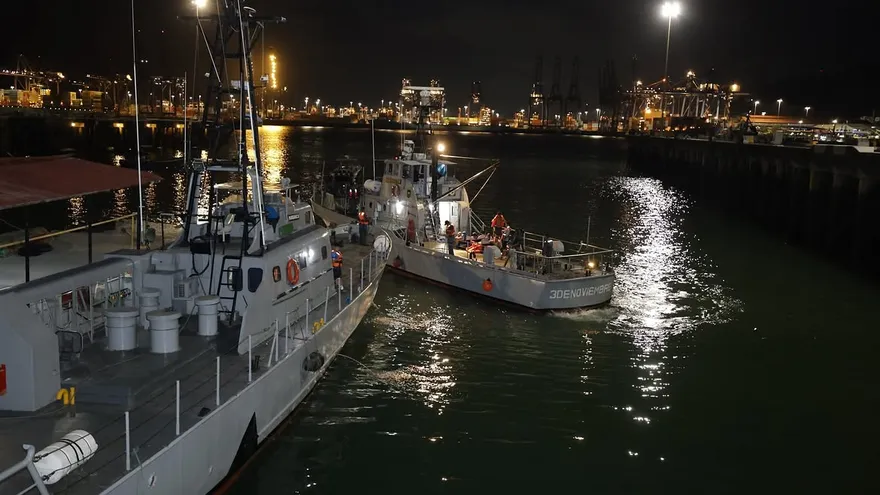 Senan rescata a 18 personas tras hundimiento de catamarán.