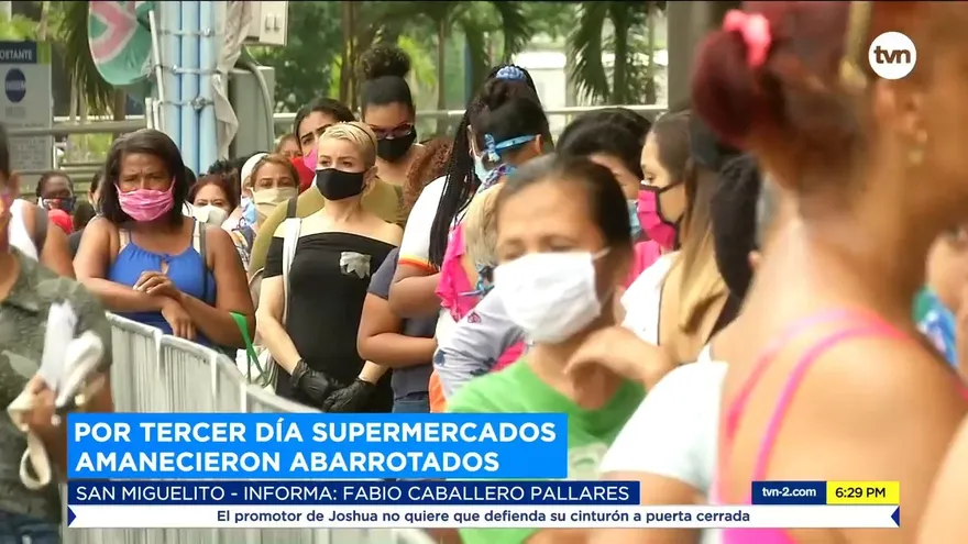 Supermercados amanecieron abarrotados por tercer día