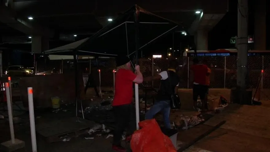 Buhoneros y locales comerciales en San Miguelitos son desalojados