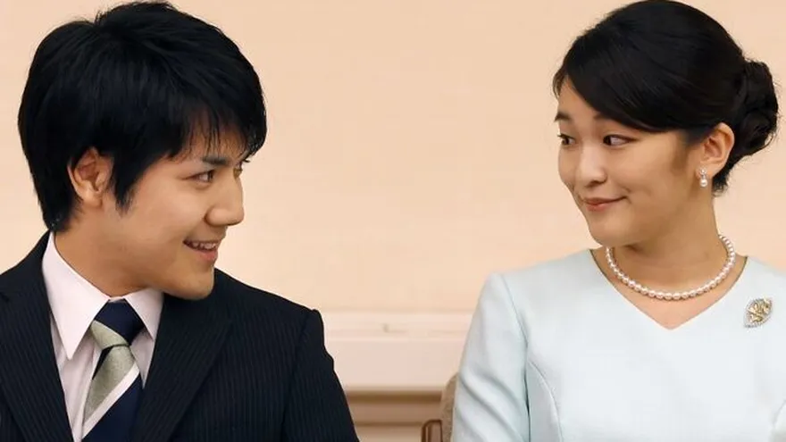 Foto archivo. La princesa Mako y su prometido Kei Komuro, durante una conferencia de prensa para anunciar su compromiso en septiembre de 2017