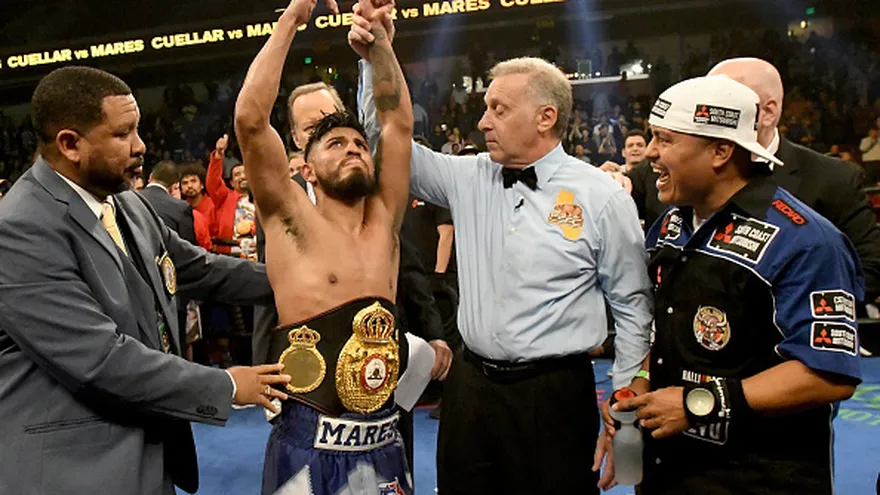 Mares supera a Cuéllar y le arrebata el título pluma de la AMB