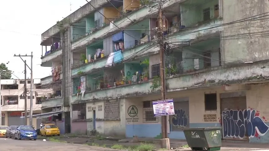 Edificio en Calidonia, víctima de la falta de mantenimiento