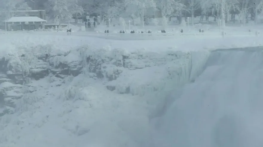 Frío polar congeló parcialmente cataratas del Niágara