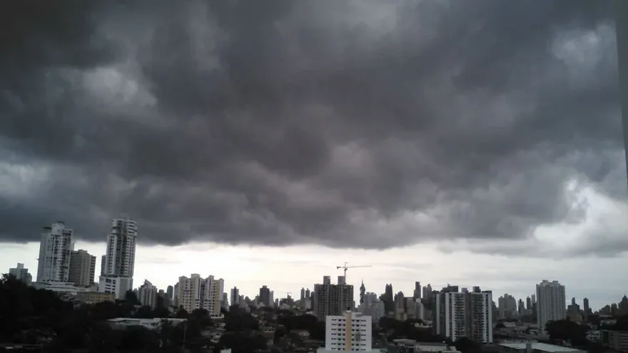 Emiten alerta por aguaceros, tormentas y ráfagas de viento en el país