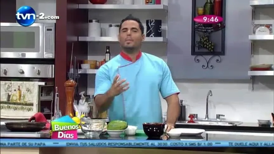 Sándwich de pollo con aguacate en pan pita